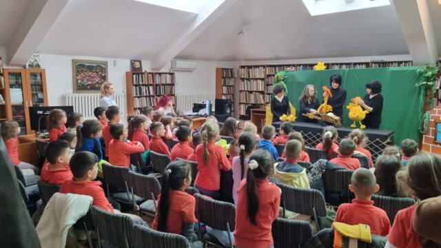 В РЕГИОНАЛНА БИБЛИОТЕКА „САВА ДОБРОПЛОДНИ“-СЛИВЕН СТАРТИРАТ ПРОЯВИТЕ  ОТ ПРОГРАМАТА „ВЪВ ВЪЛШЕБНИЯ СВЯТ НА ПРИКАЗКИТЕ“ 2026