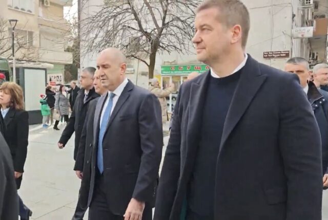 Румен Радев посрещна 3 март на центъра на Стара Загора с един от най-харесваните кметове на ГЕРБ Живко Тодоров! 2026