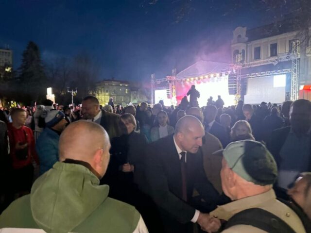 Румен Радев пред народа за олигархичния модел: Борисов предаде цяла България и партията си в ръцете на Пеевски! 2026