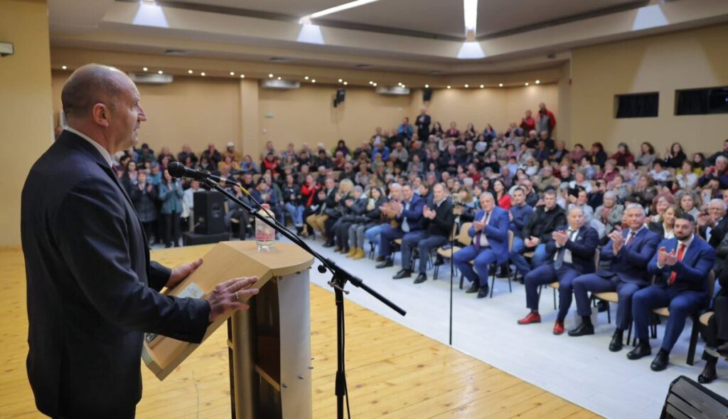 Rumen radev vzrivi zalata kaza pri koe uslovie 2 2026 новините от българия румен радев взриви търговище: трябва ни категорична победа, за да уволним тези политици, които ви изпразниха... Румен радев взриви залата и каза при кое условие уволнява борисов и пеевски! 2026 българия новините balgarianovinite. Com 2026-03-23 22:23:10 румен радев взриви залата и каза при кое условие уволнява борисов и пеевски! 2026 информационна агенция за разследваща журналистика и разследващ репортаж бургас, българия