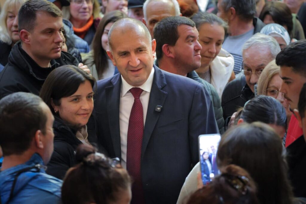 Rumen radev vzrivi zalata kaza pri koe uslovie 3 2026 новините от българия румен радев взриви търговище: трябва ни категорична победа, за да уволним тези политици, които ви изпразниха... Румен радев взриви залата и каза при кое условие уволнява борисов и пеевски! 2026 българия новините balgarianovinite. Com 2026-03-23 22:23:10 румен радев взриви залата и каза при кое условие уволнява борисов и пеевски! 2026 информационна агенция за разследваща журналистика и разследващ репортаж бургас, българия