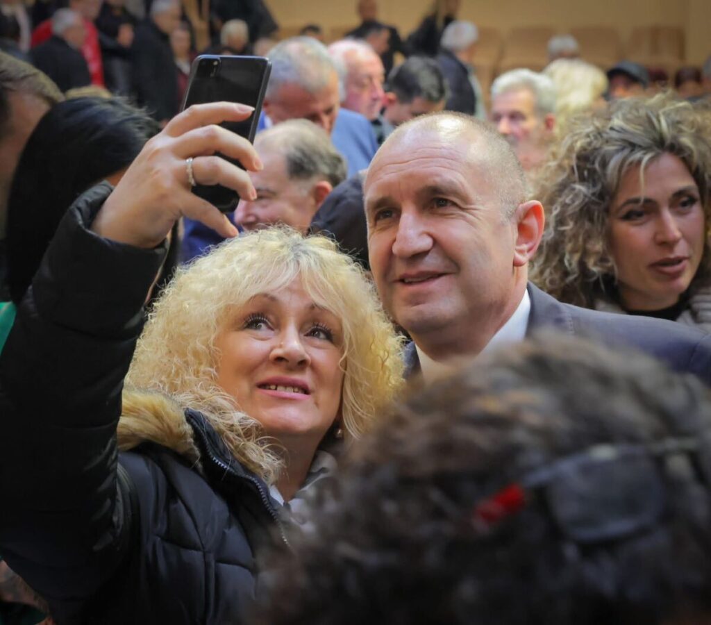 Rumen radev vzrivi zalata kaza pri koe uslovie 4 2026 новините от българия румен радев взриви търговище: трябва ни категорична победа, за да уволним тези политици, които ви изпразниха... Румен радев взриви залата и каза при кое условие уволнява борисов и пеевски! 2026 българия новините balgarianovinite. Com 2026-03-23 22:23:10 румен радев взриви залата и каза при кое условие уволнява борисов и пеевски! 2026 информационна агенция за разследваща журналистика и разследващ репортаж бургас, българия
