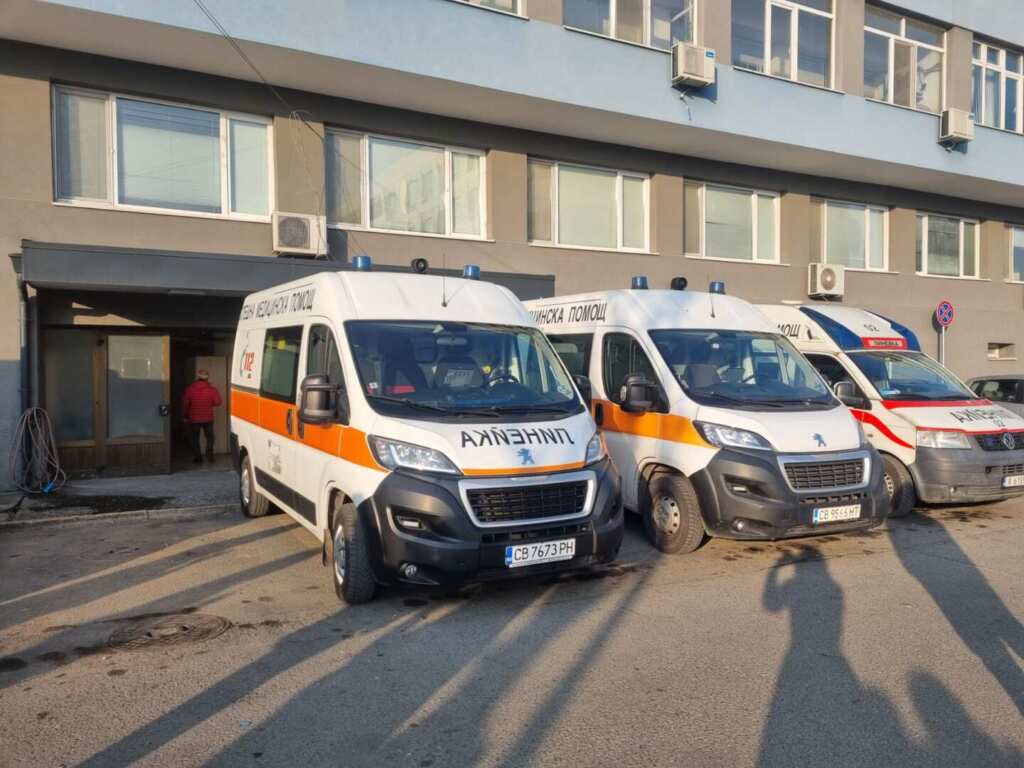 Shofyori lineyki burgas globyavat dokato spasy 2 2026 новините от българия шофьори на линейки в бургас излязоха на символичен протест пред спешния център в града. Причината за недоволството... Шофьори на линейки в бургас: глобяват ни, докато спасяваме животи 2026 българия новините balgarianovinite. Com 2026-03-17 06:57:25 шофьори на линейки в бургас: глобяват ни, докато спасяваме животи 2026 информационна агенция за разследваща журналистика и разследващ репортаж бургас, българия