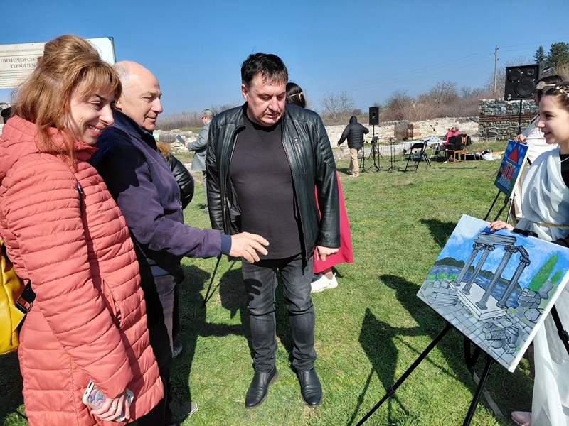 Ulpiya eskus edin den dreven rim prekaraha zhi 3 2026 новините от българия община гулянци и регионалния исторически музей гр. Плевен проведоха мащабно събитие на 14 март, на античното селище... На улпия ескус: един ден в древен рим прекараха жителите и гостите на гиген този уикенд с античен фестивал 2026 българия новините balgarianovinite. Com 2026-03-16 10:47:45 на улпия ескус: един ден в древен рим прекараха жителите и гостите на гиген този уикенд с античен фестивал 2026 информационна агенция за разследваща журналистика и разследващ репортаж бургас, българия
