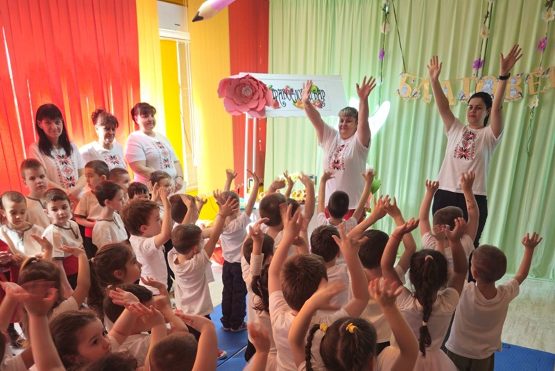 Zornitsa pleven praznuva blagovets 2026 1 2026 новините от българия децата от четирите възрастови групи от дг „зорница“ проведоха пищно тържество за един от големите християнски... Дг „зорница“ – плевен празнува благовец 2026 българия новините balgarianovinite. Com 2026-03-25 10:38:42 дг „зорница“ – плевен празнува благовец 2026 информационна агенция за разследваща журналистика и разследващ репортаж бургас, българия