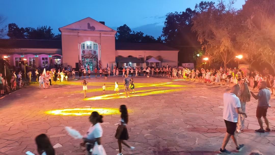 Banya otpraznuva godini kato grad folklor muzi 10 2026 новините от българия с много усмивки, музика, български фолклор и празнично настроение баня отбеляза 24 години от обявяването си за... Баня отпразнува 24 години като град: фолклор, музика и празнично настроение завладяха града! 2026 българия новините balgarianovinite. Com 2026-08-31 08:19:03 баня отпразнува 24 години като град: фолклор, музика и празнично настроение завладяха града! 2026 информационна агенция за разследваща журналистика и разследващ репортаж бургас, българия