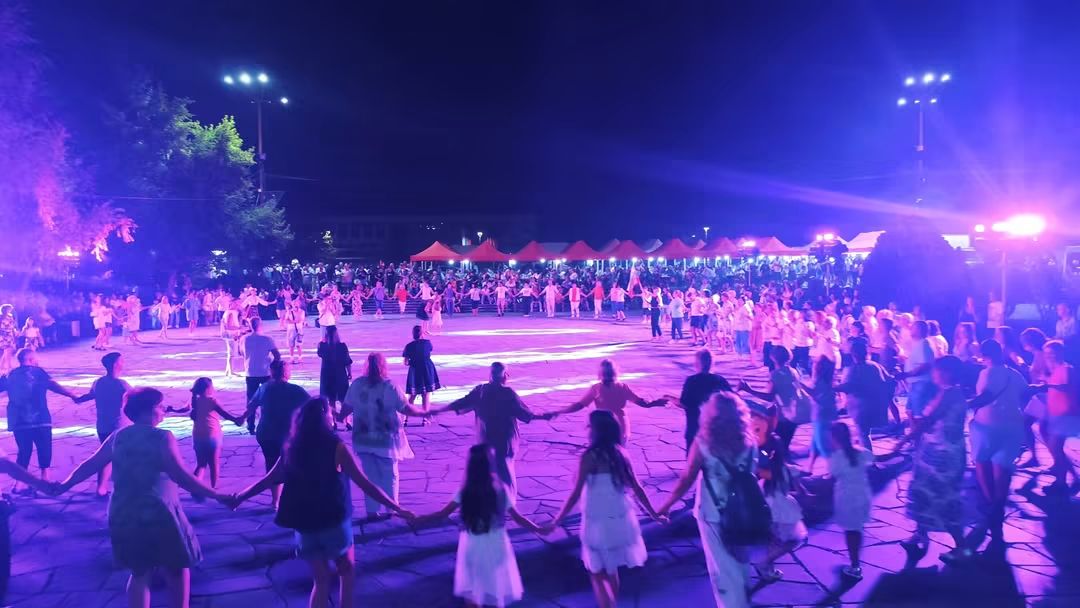 Banya otpraznuva godini kato grad folklor muzi 11 2026 новините от българия с много усмивки, музика, български фолклор и празнично настроение баня отбеляза 24 години от обявяването си за... Баня отпразнува 24 години като град: фолклор, музика и празнично настроение завладяха града! 2026 българия новините balgarianovinite. Com 2026-08-31 08:19:03 баня отпразнува 24 години като град: фолклор, музика и празнично настроение завладяха града! 2026 информационна агенция за разследваща журналистика и разследващ репортаж бургас, българия