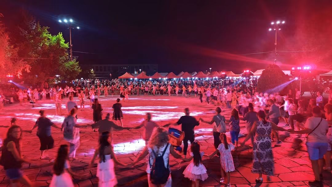 Banya otpraznuva godini kato grad folklor muzi 12 2026 новините от българия с много усмивки, музика, български фолклор и празнично настроение баня отбеляза 24 години от обявяването си за... Баня отпразнува 24 години като град: фолклор, музика и празнично настроение завладяха града! 2026 българия новините balgarianovinite. Com 2026-08-31 08:19:03 баня отпразнува 24 години като град: фолклор, музика и празнично настроение завладяха града! 2026 информационна агенция за разследваща журналистика и разследващ репортаж бургас, българия