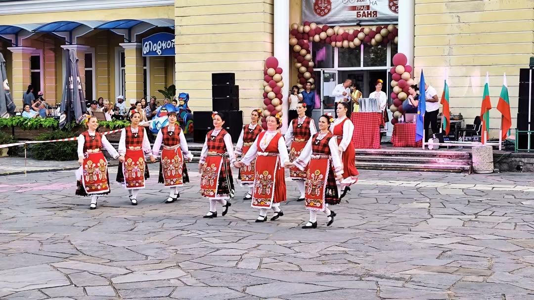 Banya otpraznuva godini kato grad folklor muzi 7 2026 новините от българия с много усмивки, музика, български фолклор и празнично настроение баня отбеляза 24 години от обявяването си за... Баня отпразнува 24 години като град: фолклор, музика и празнично настроение завладяха града! 2026 българия новините balgarianovinite. Com 2026-08-31 08:19:03 баня отпразнува 24 години като град: фолклор, музика и празнично настроение завладяха града! 2026 информационна агенция за разследваща журналистика и разследващ репортаж бургас, българия