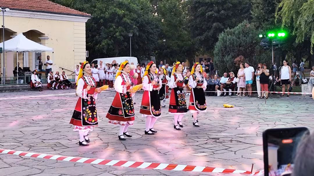 Banya otpraznuva godini kato grad folklor muzi 8 2026 новините от българия с много усмивки, музика, български фолклор и празнично настроение баня отбеляза 24 години от обявяването си за... Баня отпразнува 24 години като град: фолклор, музика и празнично настроение завладяха града! 2026 българия новините balgarianovinite. Com 2026-08-31 08:19:03 баня отпразнува 24 години като град: фолклор, музика и празнично настроение завладяха града! 2026 информационна агенция за разследваща журналистика и разследващ репортаж бургас, българия
