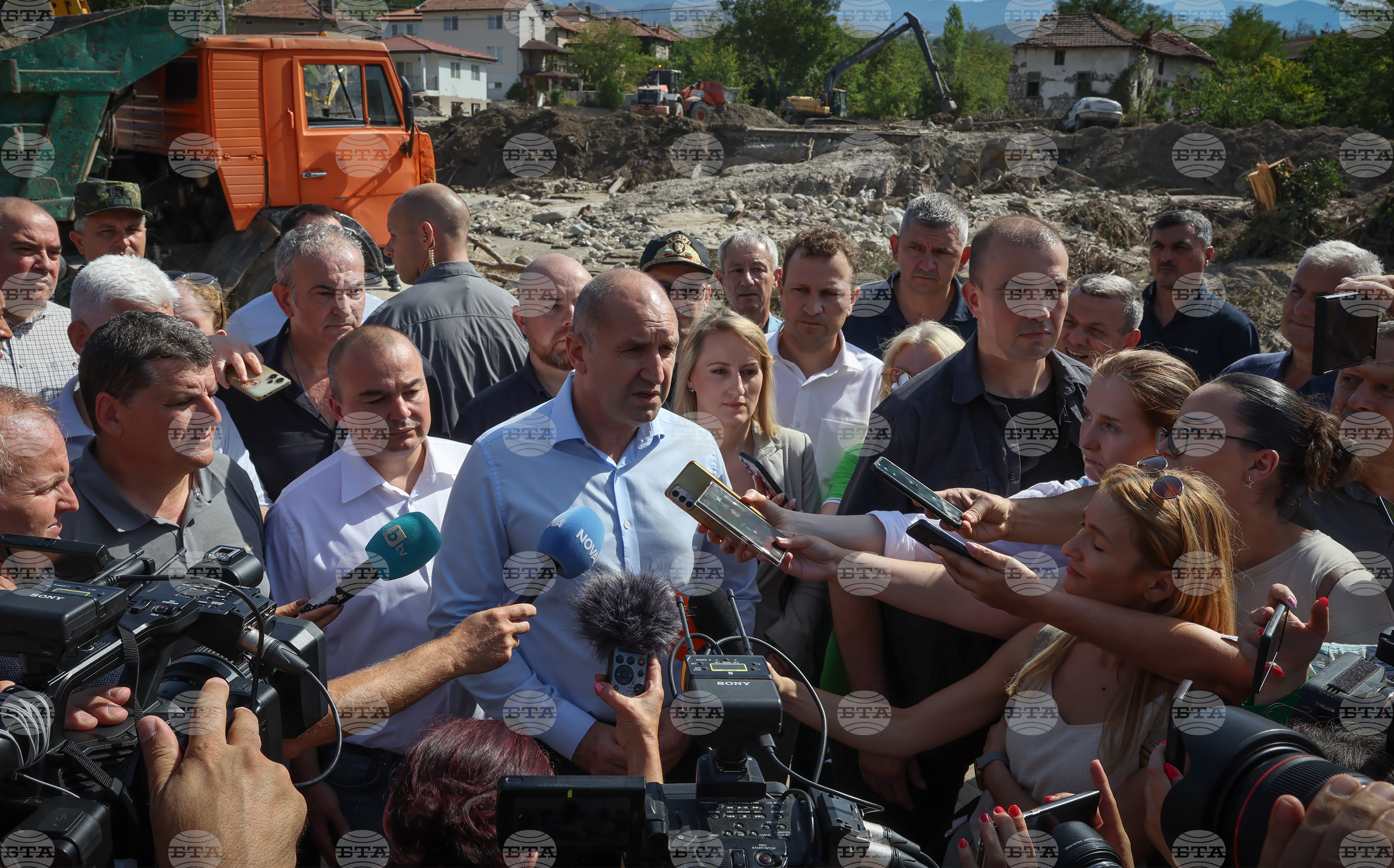 Government press service says videos show clea 2026 world news from bulgaria balgarianovinite. Com videos and photographs circulated by the media and on social media clearly show that people in... Government press service says "videos show clearly that people in strumyani, gergana petrova had unhindered access to pm" 2026 българия новините balgarianovinite. Com 2026-08-29 10:42:13 government press service says "videos show clearly that people in strumyani, gergana petrova had unhindered access to pm" 2026 investigative journalism and investigative reporting news agency burgas bulgaria