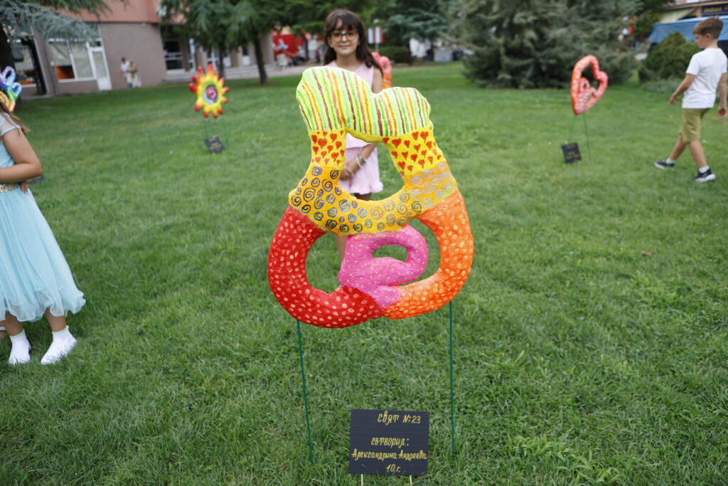 Interaktivnata art instalatsiya detsata shkola 12 2026 новините от българия тези „светове без имена“, които виждате тук, не бяха планирани като голям проект. Той просто се роди. Всичко... Интерактивната арт инсталация на децата от школа „мария валериева“ бе открита в центъра на любимец/снимки и видео/ 2026 българия новините balgarianovinite. Com 2026-08-24 18:37:34 интерактивната арт инсталация на децата от школа „мария валериева“ бе открита в центъра на любимец/снимки и видео/ 2026 информационна агенция за разследваща журналистика и разследващ репортаж бургас, българия
