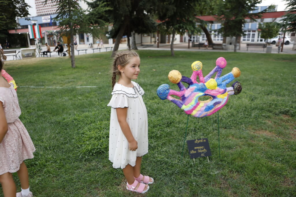Interaktivnata art instalatsiya detsata shkola 19 2026 новините от българия тези „светове без имена“, които виждате тук, не бяха планирани като голям проект. Той просто се роди. Всичко... Интерактивната арт инсталация на децата от школа „мария валериева“ бе открита в центъра на любимец/снимки и видео/ 2026 българия новините balgarianovinite. Com 2026-08-24 18:37:34 интерактивната арт инсталация на децата от школа „мария валериева“ бе открита в центъра на любимец/снимки и видео/ 2026 информационна агенция за разследваща журналистика и разследващ репортаж бургас, българия