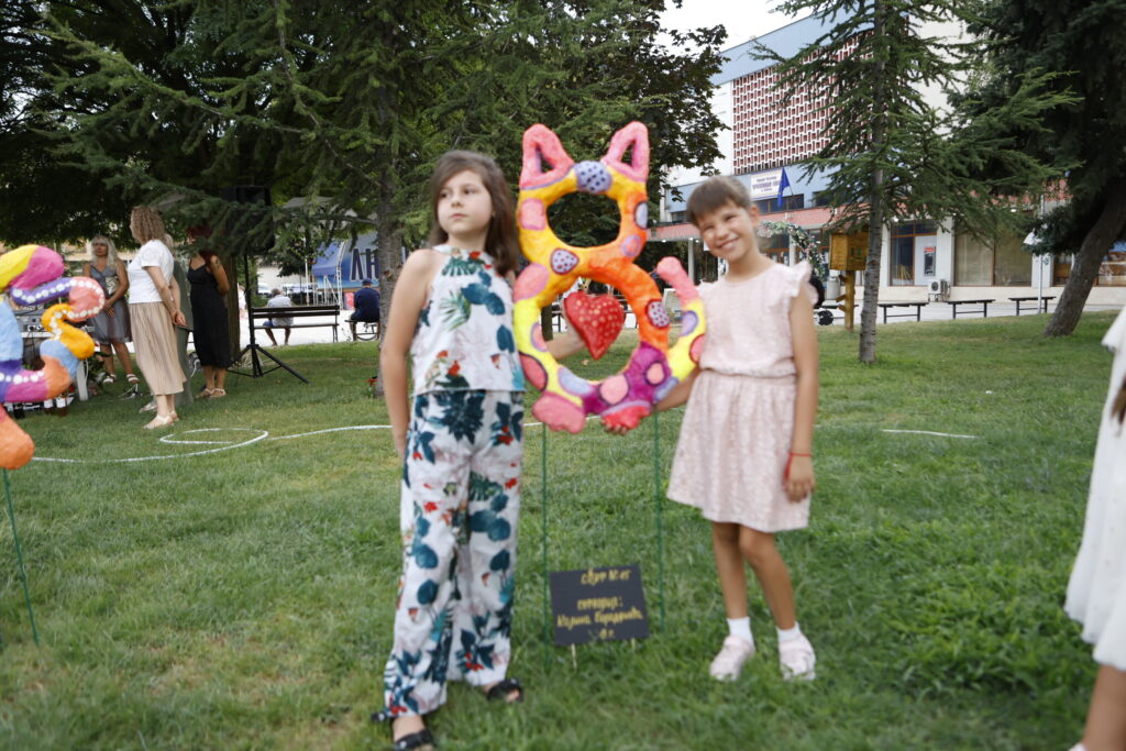 Interaktivnata art instalatsiya detsata shkola 20 2026 новините от българия тези „светове без имена“, които виждате тук, не бяха планирани като голям проект. Той просто се роди. Всичко... Интерактивната арт инсталация на децата от школа „мария валериева“ бе открита в центъра на любимец/снимки и видео/ 2026 българия новините balgarianovinite. Com 2026-08-24 18:37:34 интерактивната арт инсталация на децата от школа „мария валериева“ бе открита в центъра на любимец/снимки и видео/ 2026 информационна агенция за разследваща журналистика и разследващ репортаж бургас, българия