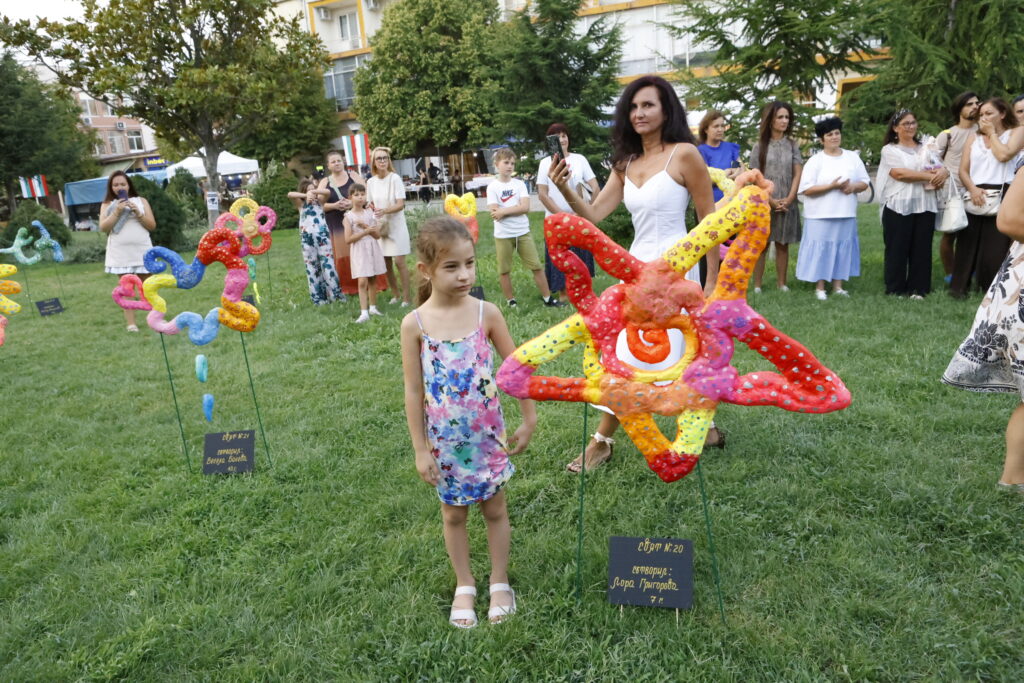 Interaktivnata art instalatsiya detsata shkola 36 2026 новините от българия тези „светове без имена“, които виждате тук, не бяха планирани като голям проект. Той просто се роди. Всичко... Интерактивната арт инсталация на децата от школа „мария валериева“ бе открита в центъра на любимец/снимки и видео/ 2026 българия новините balgarianovinite. Com 2026-08-24 18:37:34 интерактивната арт инсталация на децата от школа „мария валериева“ бе открита в центъра на любимец/снимки и видео/ 2026 информационна агенция за разследваща журналистика и разследващ репортаж бургас, българия