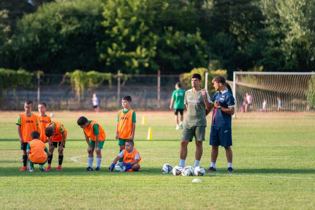 Ispanska futbolna shkola panagyurishte vilyare 1 2026 новините от българия над 80 деца от „оборище“ и дфк „войводите“ тренираха със специалисти от академията на „жълтата подводница“, а... Испанска футболна школа в панагюрище: „виляреал“ работи с местните таланти 2026 българия новините balgarianovinite. Com 2026-08-27 07:39:41 испанска футболна школа в панагюрище: „виляреал“ работи с местните таланти 2026 информационна агенция за разследваща журналистика и разследващ репортаж бургас, българия