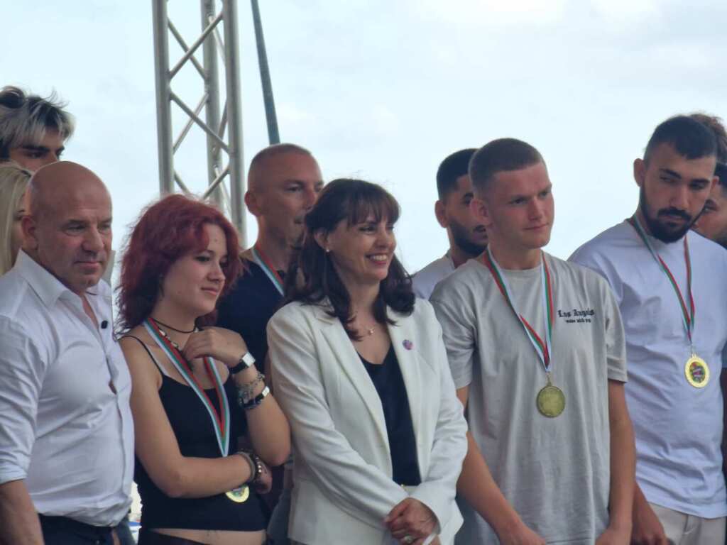Sozopol sabra yordan yovchev ivet goranova mla 3 2026 новините от българия созопол попадна във фокуса на едно от най-интересните събития, посветени на младите хора, спорта и активния начин на... Созопол събра йордан йовчев, ивет горанова и млади таланти от цяла българия 2026 българия новините balgarianovinite. Com 2026-08-12 17:29:21 созопол събра йордан йовчев, ивет горанова и млади таланти от цяла българия 2026 информационна агенция за разследваща журналистика и разследващ репортаж бургас, българия