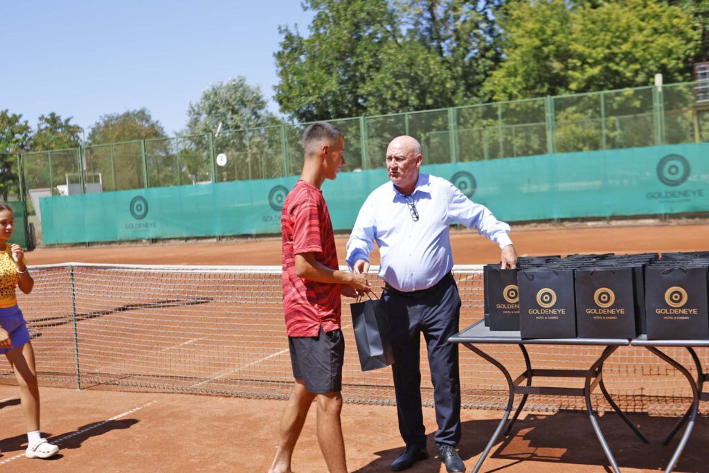 Tenis turnirat goldeneye cup startira dnes svi 3 2026 новините от българия днес в свиленград бе открит турнира goldeneye cup, част от състезанията за подрастващи на tennis europe. Тенис турнирът goldeneye cup стартира днес в свиленград 2026 информационна агенция за разследваща журналистика и разследващ репортаж бургас, българия
