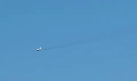 Дим от самолет ан-12 предизвика тревога в бургас 2026 | балгария 2026 новините от българия - bulgarianovinite. Com Балгария dim samolet predizvika trevoga burgas 2026 2026 новините от българия по-гъст и тъмен дим от самолет в небето над бургас предизвика тревога и публикации за предполагаема авария. От... Дим от самолет ан-12 предизвика тревога в бургас 2026 българия новините balgarianovinite. Com 2026-09-16 12:28:38 балгария дим от самолет ан-12 предизвика тревога в бургас 2026 информационна агенция за разследваща журналистика и разследващ репортаж бургас, българия
