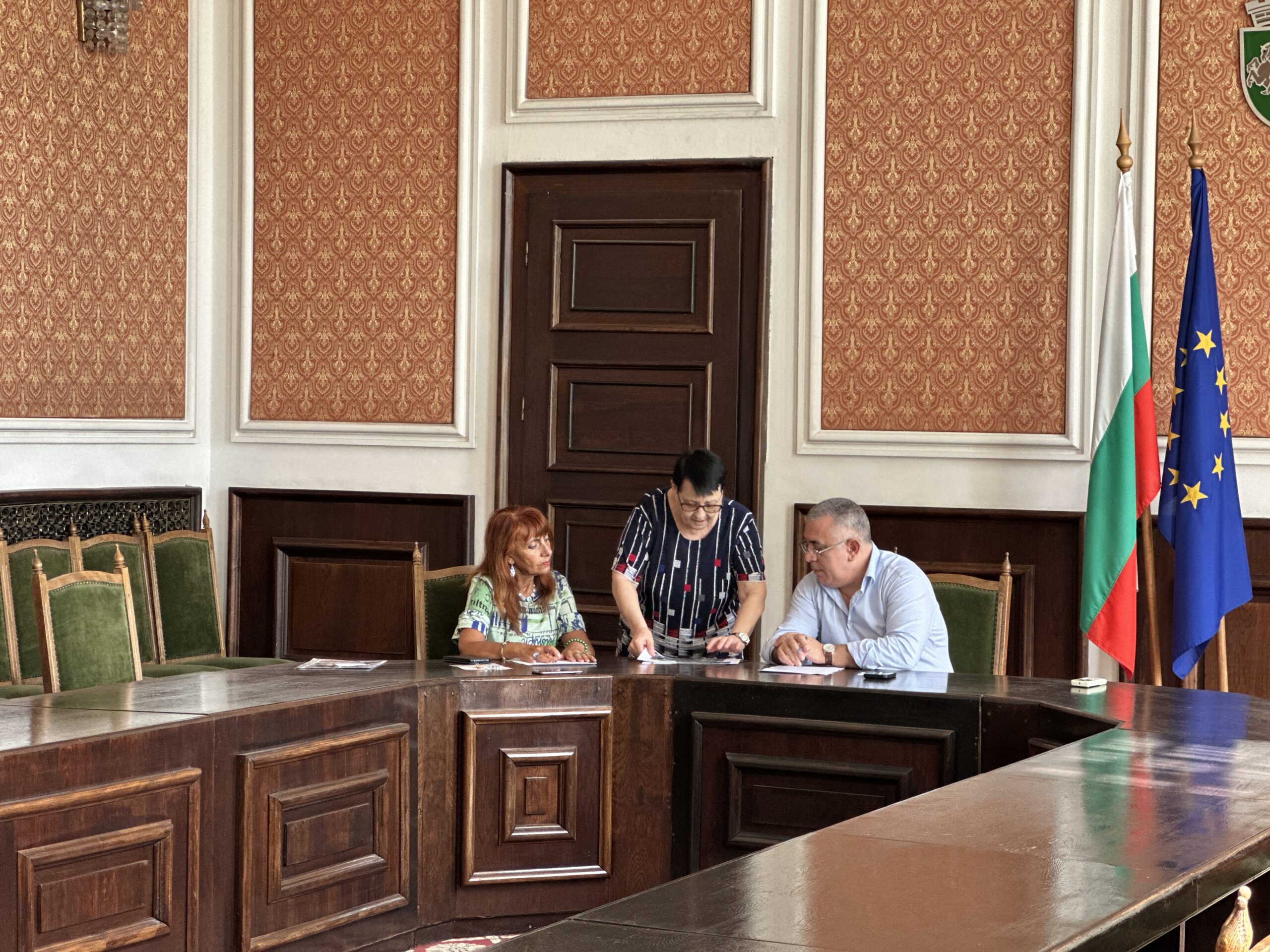 ГРАЖДАНИ ПОСТАВИХА СВОИ ПРОБЛЕМИ И ПРЕДЛОЖЕНИЯ В ПРИЕМНИЯ ДЕН НА КМЕТА СТЕФАН РАДЕВ 2026