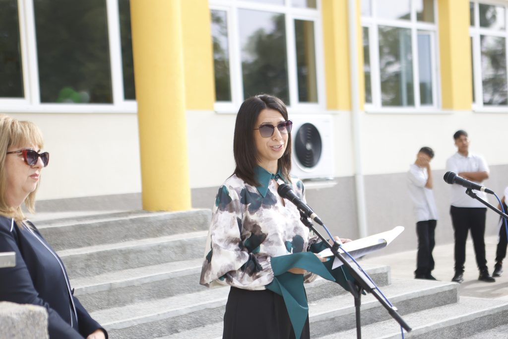 Кметът на свиленград анастас карчев удари първия звънец за новата учебна година в оу "христо ботев" kmetat svilengrad anastas karchev udari parviy 13 2026 новините от българия училищната сграда е обновена със строително-монтажни дейности за 668 779 евро кметът на свиленград... Кметът на свиленград анастас карчев удари първия звънец за новата учебна година в оу „христо ботев“, с. Левка/видео, снимки/ 2026 българия новините balgarianovinite. Com 2026-09-15 10:12:07 кметът на свиленград анастас карчев удари първия звънец за новата учебна година в оу "христо ботев" кметът на свиленград анастас карчев удари първия звънец за новата учебна година в оу „христо ботев“, с. Левка/видео, снимки/ 2026 информационна агенция за разследваща журналистика и разследващ репортаж бургас, българия