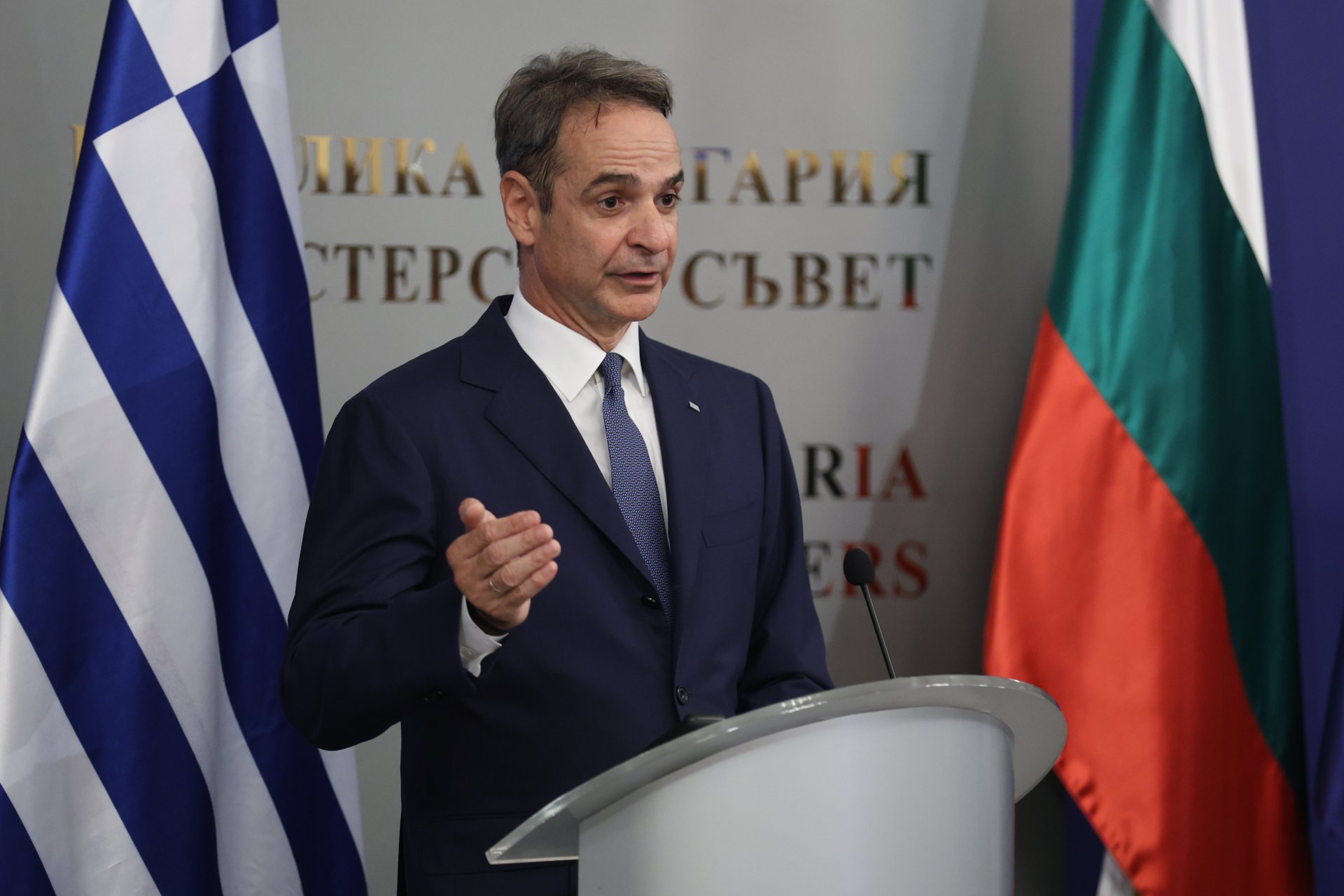 Минимална заплата от €1000 и още 29 мерки. Вижте новия план за по-високи доходи на гърците 2026