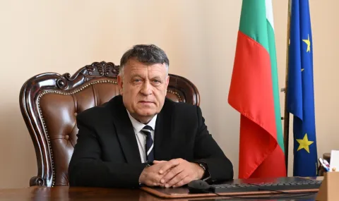 Министър Георги Вълчев към учениците: Бъдете любопитни. Питайте, търсете и не се страхувайте да грешите 2026