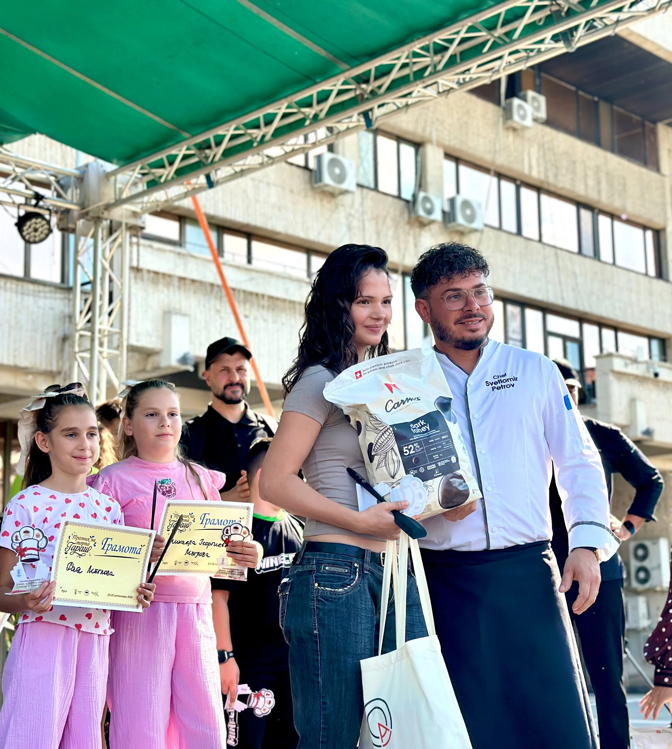 Т. Новини nagradiha pobeditelite konkursa torta garash 2 2 2026 новините от българия победителите в конкурса за най-добра торта „гараш“ бяха наградени днес на сцената пред община русе. Част от... Наградиха победителите в конкурса за торта „гараш“ 2026 българия новините balgarianovinite. Com 2026-09-20 15:01:25 т. Новини наградиха победителите в конкурса за торта „гараш“ 2026 информационна агенция за разследваща журналистика и разследващ репортаж бургас, българия