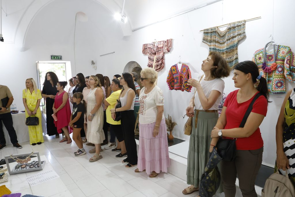 Nishkite koito svarzvat otkrita art galeriyata 15 2026 новините от българия днес – 1 септември, в арт галерията на свиленград, се състоя откриването на изложба – текстилен дизайн... „нишките, които ни свързват“ бе открита в арт галерията на свиленград 2026 българия новините balgarianovinite. Com 2026-09-01 18:52:17 „нишките, които ни свързват“ бе открита в арт галерията на свиленград 2026 информационна агенция за разследваща журналистика и разследващ репортаж бургас, българия