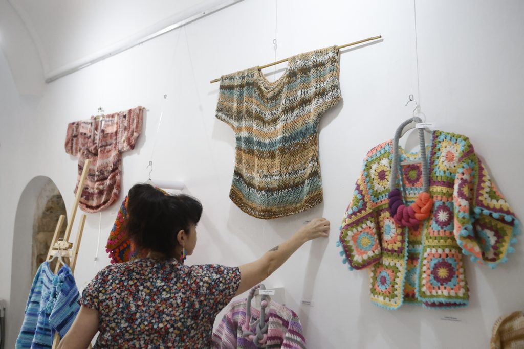 Nishkite koito svarzvat otkrita art galeriyata 2 2026 новините от българия днес – 1 септември, в арт галерията на свиленград, се състоя откриването на изложба – текстилен дизайн... „нишките, които ни свързват“ бе открита в арт галерията на свиленград 2026 българия новините balgarianovinite. Com 2026-09-01 18:52:17 „нишките, които ни свързват“ бе открита в арт галерията на свиленград 2026 информационна агенция за разследваща журналистика и разследващ репортаж бургас, българия