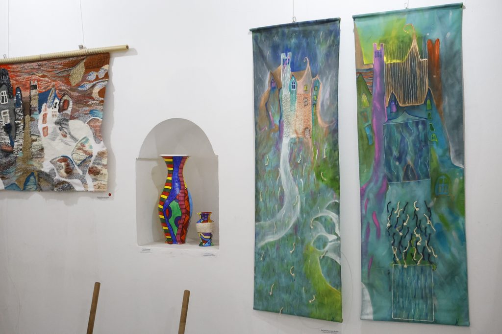 Nishkite koito svarzvat otkrita art galeriyata 6 2026 новините от българия днес – 1 септември, в арт галерията на свиленград, се състоя откриването на изложба – текстилен дизайн... „нишките, които ни свързват“ бе открита в арт галерията на свиленград 2026 българия новините balgarianovinite. Com 2026-09-01 18:52:17 „нишките, които ни свързват“ бе открита в арт галерията на свиленград 2026 информационна агенция за разследваща журналистика и разследващ репортаж бургас, българия