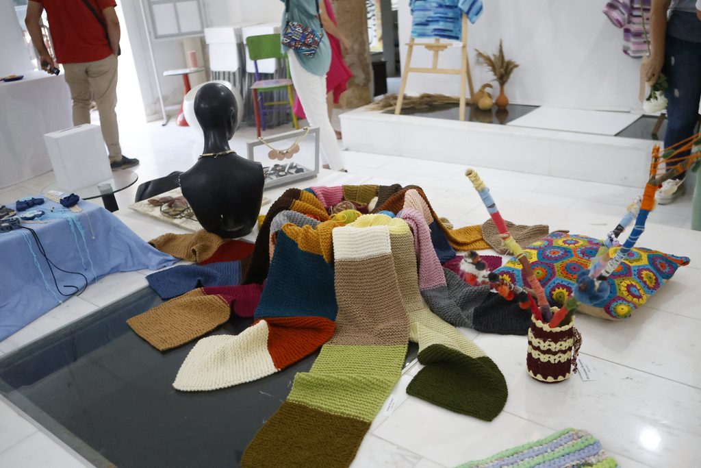 Nishkite koito svarzvat otkrita art galeriyata 7 2026 новините от българия днес – 1 септември, в арт галерията на свиленград, се състоя откриването на изложба – текстилен дизайн... „нишките, които ни свързват“ бе открита в арт галерията на свиленград 2026 българия новините balgarianovinite. Com 2026-09-01 18:52:17 „нишките, които ни свързват“ бе открита в арт галерията на свиленград 2026 информационна агенция за разследваща журналистика и разследващ репортаж бургас, българия