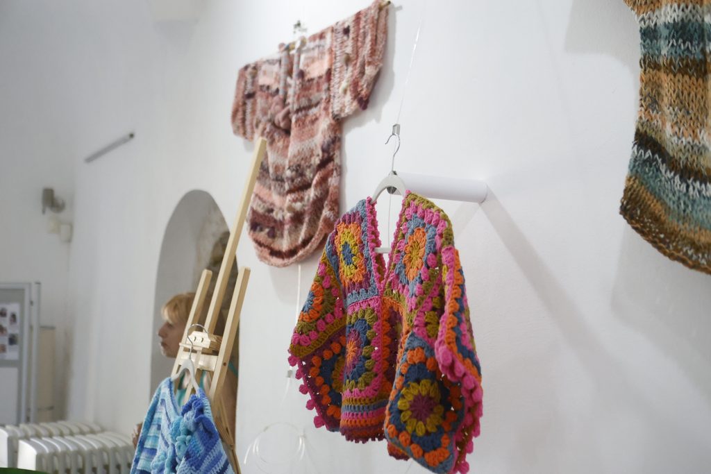 Nishkite koito svarzvat otkrita art galeriyata 9 2026 новините от българия днес – 1 септември, в арт галерията на свиленград, се състоя откриването на изложба – текстилен дизайн... „нишките, които ни свързват“ бе открита в арт галерията на свиленград 2026 българия новините balgarianovinite. Com 2026-09-01 18:52:17 „нишките, които ни свързват“ бе открита в арт галерията на свиленград 2026 информационна агенция за разследваща журналистика и разследващ репортаж бургас, българия