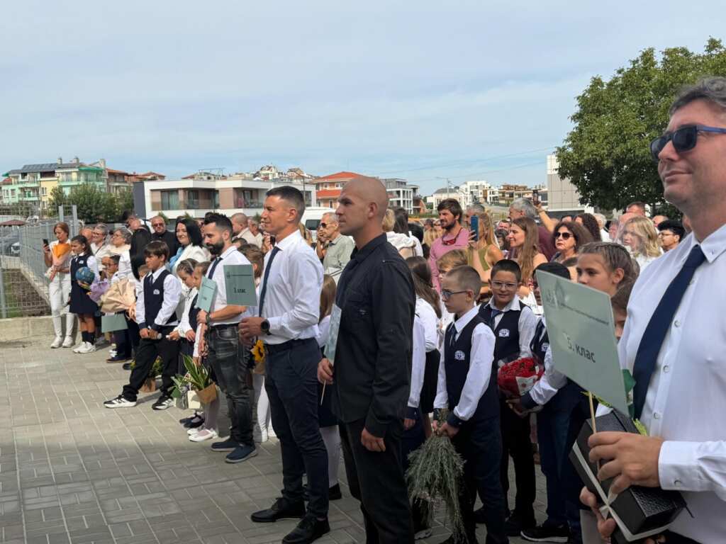 Burgas noviyat moderen filial kodzhakafaliyata kraymo 1 2026 новините от българия новият филиал на оу „александър георгиев-коджакафалията“ в бургаския квартал „крайморие“ отвори врати днес и прие... Новият и модерен филиал на оу „ал. Г. Коджакафалията“ в крайморие прие първите си ученици 2026 българия новините balgarianovinite. Com 2026-09-15 12:21:04 burgas новият и модерен филиал на оу „ал. Г. Коджакафалията“ в крайморие прие първите си ученици 2026 информационна агенция за разследваща журналистика и разследващ репортаж бургас, българия