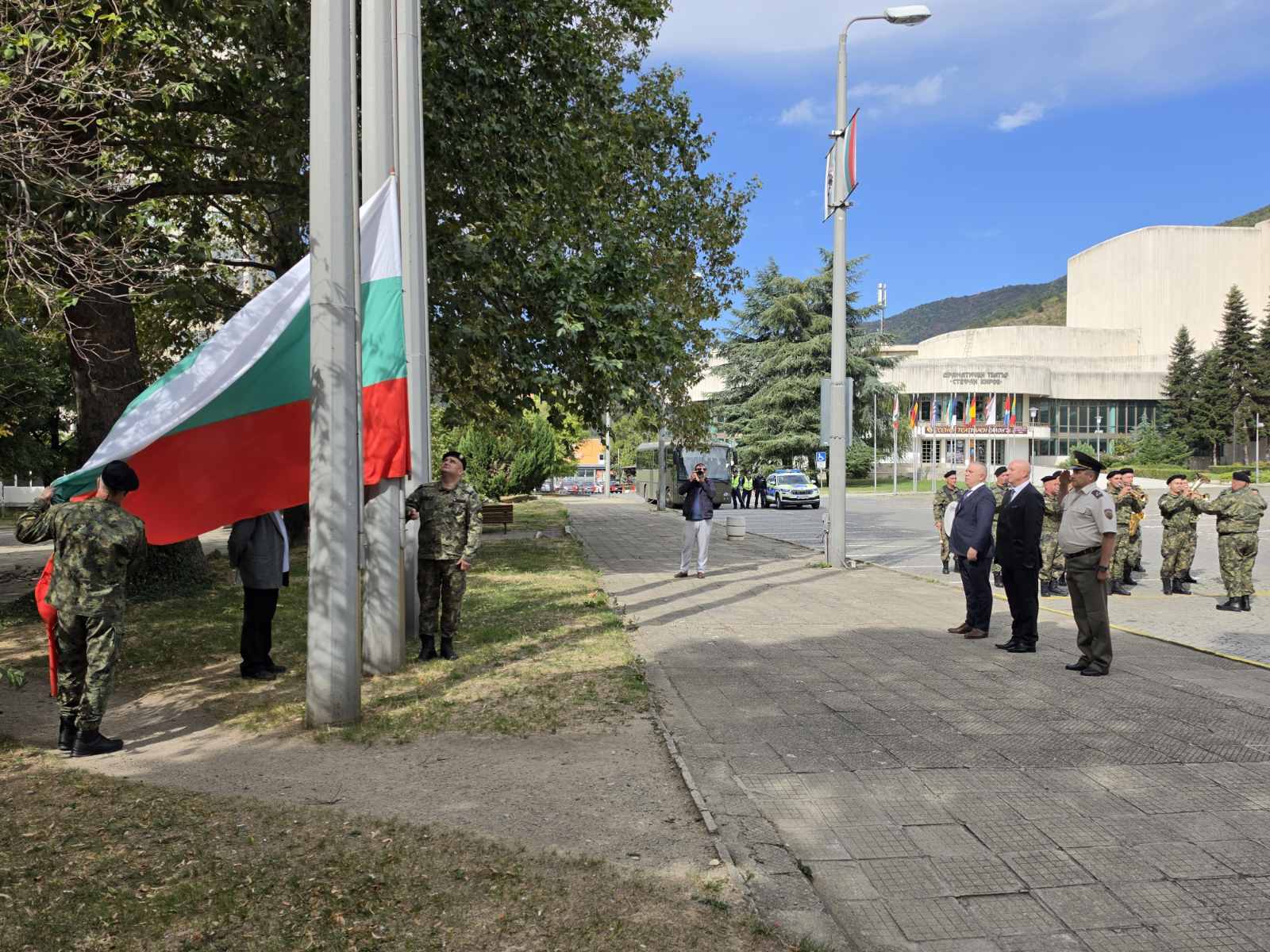 Официална церемония по случай 118 години от обявяването на независимостта на българия 2026 | новини сливен 2026 новините от българия - bulgarianovinite. Com Новини сливен ofitsialna tseremoniya sluchay 118 godini obya 2 2026 новините от българия с тържествен ритуал и полагане на венци и цветя на площад „хаджи димитър“ в сливен бе отбелязан един от... Официална церемония по случай 118 години от обявяването на независимостта на българия 2026 българия новините balgarianovinite. Com 2026-09-22 10:27:07 новини сливен официална церемония по случай 118 години от обявяването на независимостта на българия 2026 информационна агенция за разследваща журналистика и разследващ репортаж бургас, българия
