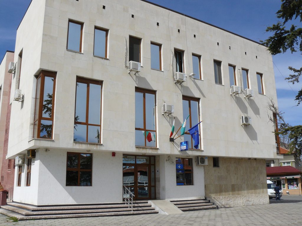Оставиха в ареста младеж, пребил продавачка при опит за грабеж в Любимец 2026