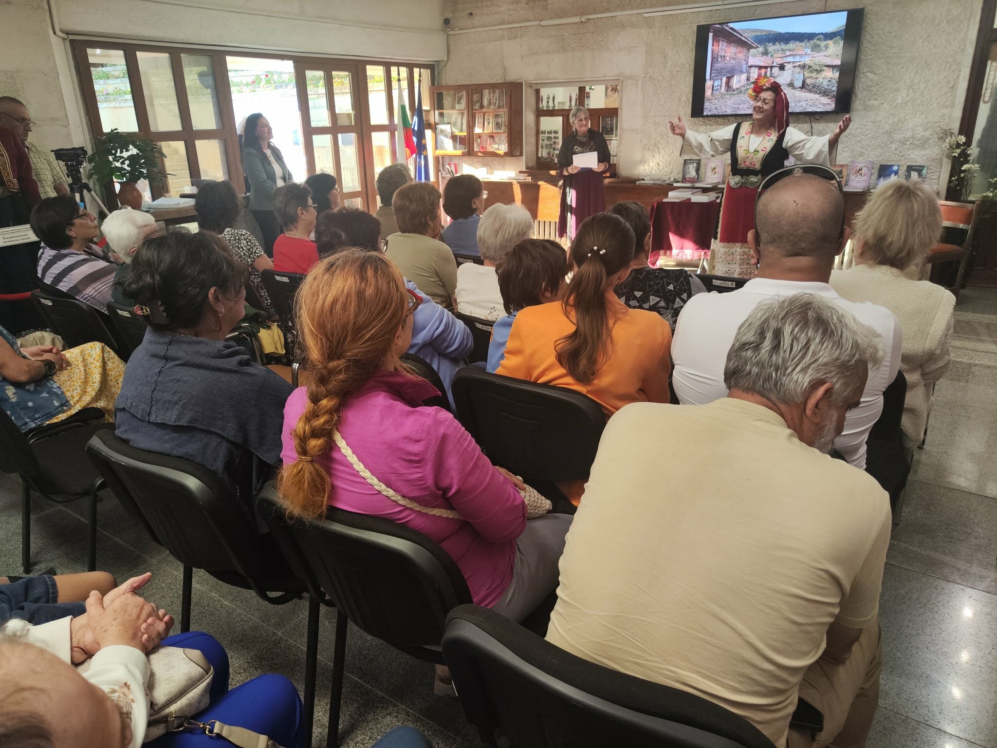 Новини сливен pateki kam dushata balgariya sabra kotel pochi 2 2026 новините от българия пълна зала посрещна вчера в котел акад. Тоня борисова и нейния спектакъл „пътеки към душата на българия“. Събитието... „пътеки към душата на българия“ събра в котел почитатели на българската памет и духовност 2026 българия новините balgarianovinite. Com 2026-09-21 06:43:08 новини сливен „пътеки към душата на българия“ събра в котел почитатели на българската памет и духовност 2026 информационна агенция за разследваща журналистика и разследващ репортаж бургас, българия