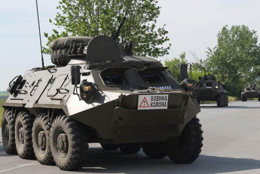 Предупреждават за военни колони по пътищата към полигона „Корен“ 2026