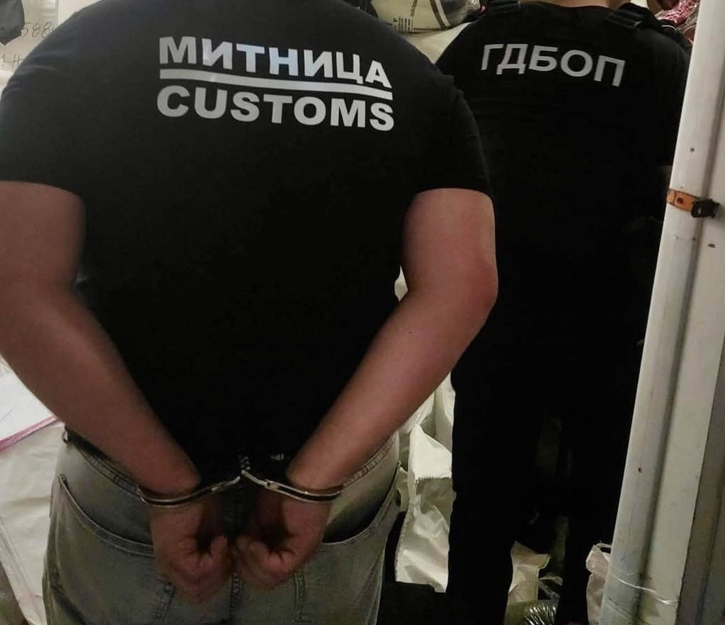 Прокуратурата обвини двама митничари и други трима за участие в организирана престъпна група в длъжнстно присвояване 2026