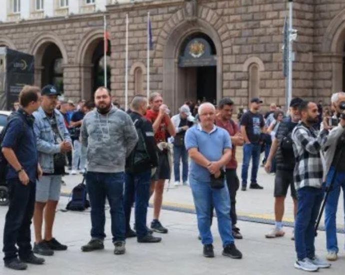 Протест поиска оставката на Йотова 2026