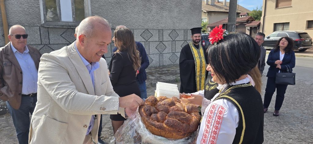 Лозен село лозен shte remontirat ulitsi kapitan dimitrievo 2026 23 2026 новините от българия кметът на община пещера йордан младенов направи символична първа копка началото на важна за жителите на капитан... Ще ремонтират улици в с. Капитан димитриево 2026 българия новините balgarianovinite. Com 2026-09-25 13:11:00 лозен село лозен ще ремонтират улици в с. Капитан димитриево 2026 информационна агенция за разследваща журналистика и разследващ репортаж бургас, българия