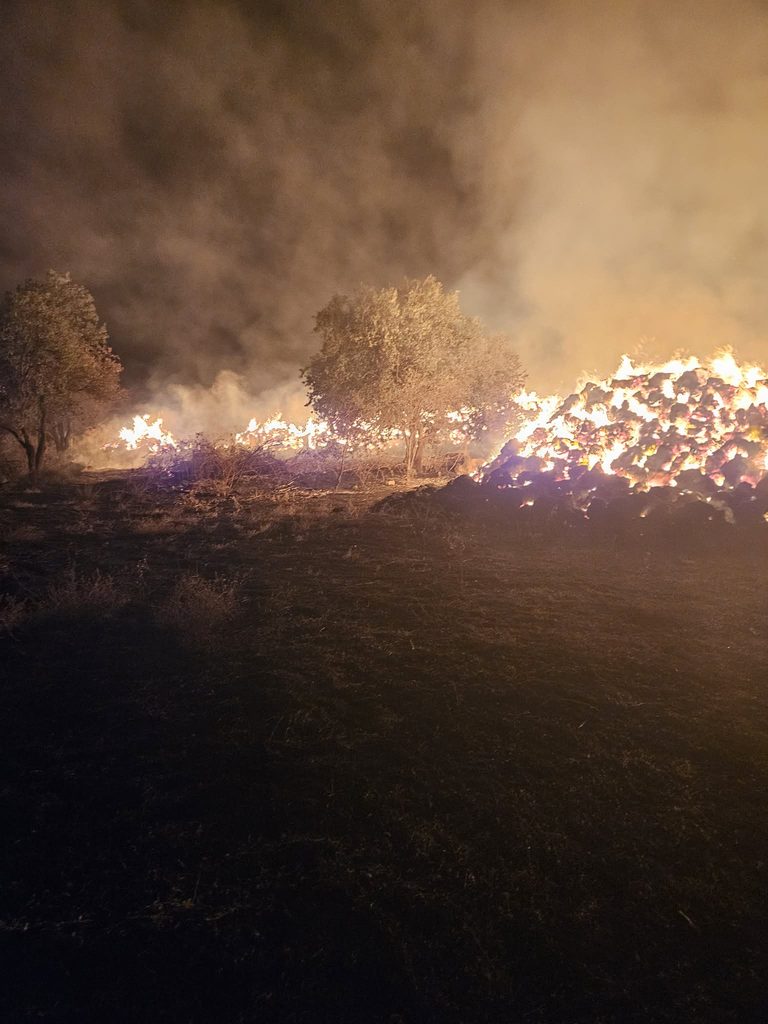 Щетите от пожара в Пашово: Изгорели са 10950 бали слама, 50 рулона люцерна и 3 гуми 2026