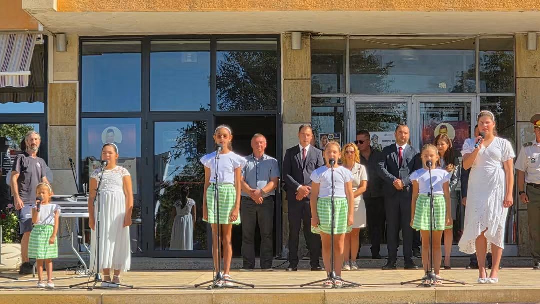 Sopot praznuva godini vazstanovyavaneto obshti 3 2026 новините от българия празничните чествания се пренесоха на централния площад, където под звуците на три химна бяха издигнати знамената на... Сопот празнува 23 години от възстановяването на общината 2026 българия новините balgarianovinite. Com 2026-09-05 09:54:09 сопот празнува 23 години от възстановяването на общината 2026 информационна агенция за разследваща журналистика и разследващ репортаж бургас, българия
