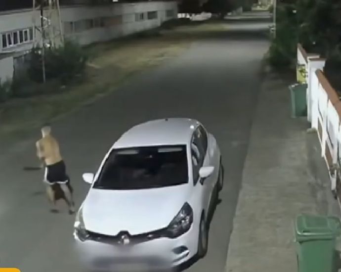 Сцена като от филм в Камено: Младеж вилнее с мачете по улиците и нанася удари по коли 2026
