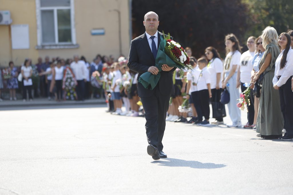 Свиленград отбеляза Съединението на България с поднасяне на венци 2026