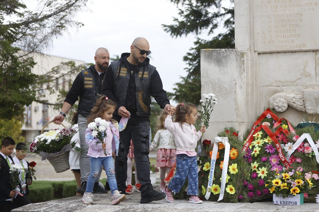 Ден на независимостта svilengrad otbelyaza tarzhestveno septemvri de 31 2026 новините от българия <img loading="lazy" decoding="async" width="1024" height="683" data-id="107581" data-src="https://balgarianovinite. Com/wp-content/uploads/2026/09/svilengrad-otbelyaza-tarzhestveno-septemvri-de-28. Jpg" alt="" class="wp-image-107581" data-srcset="https://balgarianovinite. Com/wp-content/uploads/2026/09/svilengrad-otbelyaza-tarzhestveno-septemvri-de-28. Jpg 1024w, https://balgarianovinite. Com/wp-content/uploads/2026/09/svilengrad-otbelyaza-tarzhestveno-septemvri-de-163. Jpg 300w, https://balgarianovinite. Com/wp-content/uploads/2026/09/svilengrad-otbelyaza-tarzhestveno-septemvri-de-164. Jpg 150w, https://balgarianovinite. Com/wp-content/uploads/2026/09/svilengrad-otbelyaza-tarzhestveno-septemvri-de-165. Jpg 768w, https://balgarianovinite. Com/wp-content/uploads/2026/09/svilengrad-otbelyaza-tarzhestveno-septemvri-de-166. Jpg 1536w, https://e-svilengrad. Com/wp-content/uploads/2026/09/j3a8259-2048x1365. Jpg 2048w" data-sizes="auto, (max-width: 1024px) 100vw, 1024px"... Свиленград отбеляза тържествено 22 септември – ден на независимостта /снимки/ 2026 българия новините balgarianovinite. Com 2026-09-22 10:31:06 ден на независимостта свиленград отбеляза тържествено 22 септември – ден на независимостта /снимки/ 2026 информационна агенция за разследваща журналистика и разследващ репортаж бургас, българия