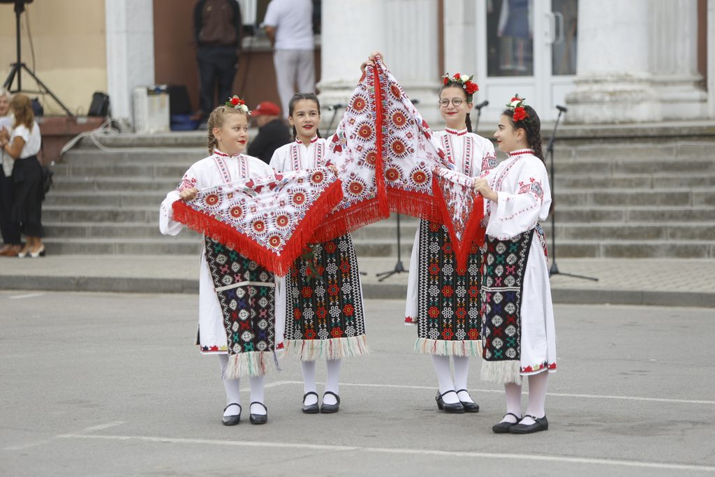 Ден на независимостта svilengrad otbelyaza tarzhestveno septemvri de 43 2026 новините от българия <img loading="lazy" decoding="async" width="1024" height="683" data-id="107581" data-src="https://balgarianovinite. Com/wp-content/uploads/2026/09/svilengrad-otbelyaza-tarzhestveno-septemvri-de-28. Jpg" alt="" class="wp-image-107581" data-srcset="https://balgarianovinite. Com/wp-content/uploads/2026/09/svilengrad-otbelyaza-tarzhestveno-septemvri-de-28. Jpg 1024w, https://balgarianovinite. Com/wp-content/uploads/2026/09/svilengrad-otbelyaza-tarzhestveno-septemvri-de-163. Jpg 300w, https://balgarianovinite. Com/wp-content/uploads/2026/09/svilengrad-otbelyaza-tarzhestveno-septemvri-de-164. Jpg 150w, https://balgarianovinite. Com/wp-content/uploads/2026/09/svilengrad-otbelyaza-tarzhestveno-septemvri-de-165. Jpg 768w, https://balgarianovinite. Com/wp-content/uploads/2026/09/svilengrad-otbelyaza-tarzhestveno-septemvri-de-166. Jpg 1536w, https://e-svilengrad. Com/wp-content/uploads/2026/09/j3a8259-2048x1365. Jpg 2048w" data-sizes="auto, (max-width: 1024px) 100vw, 1024px"... Свиленград отбеляза тържествено 22 септември – ден на независимостта /снимки/ 2026 българия новините balgarianovinite. Com 2026-09-22 10:31:06 ден на независимостта свиленград отбеляза тържествено 22 септември – ден на независимостта /снимки/ 2026 информационна агенция за разследваща журналистика и разследващ репортаж бургас, българия