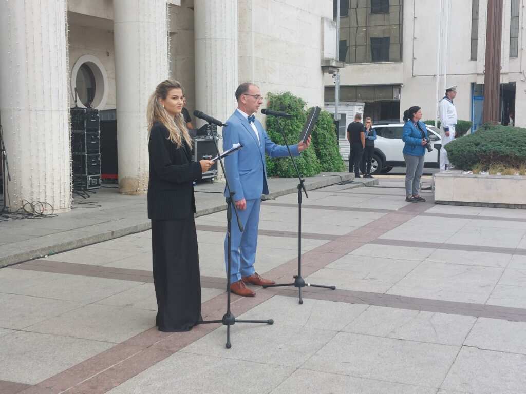 Burgas tarzhestven ritual burgas otbelyazva 118 godin 2 2026 новините от българия с тържествен военен ритуал на площад „атанас сиреков“ започнаха тържествата, посветени на 118-та годишнина от... С тържествен ритуал бургас отбелязва 118 години независима българия 2026 българия новините balgarianovinite. Com 2026-09-22 10:31:57 burgas с тържествен ритуал бургас отбелязва 118 години независима българия 2026 информационна агенция за разследваща журналистика и разследващ репортаж бургас, българия