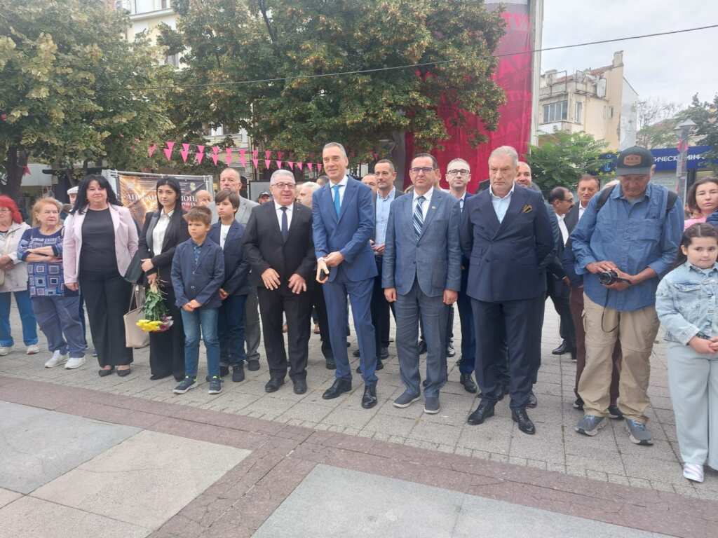 Burgas tarzhestven ritual burgas otbelyazva 118 godin 4 2026 новините от българия с тържествен военен ритуал на площад „атанас сиреков“ започнаха тържествата, посветени на 118-та годишнина от... С тържествен ритуал бургас отбелязва 118 години независима българия 2026 българия новините balgarianovinite. Com 2026-09-22 10:31:57 burgas с тържествен ритуал бургас отбелязва 118 години независима българия 2026 информационна агенция за разследваща журналистика и разследващ репортаж бургас, българия