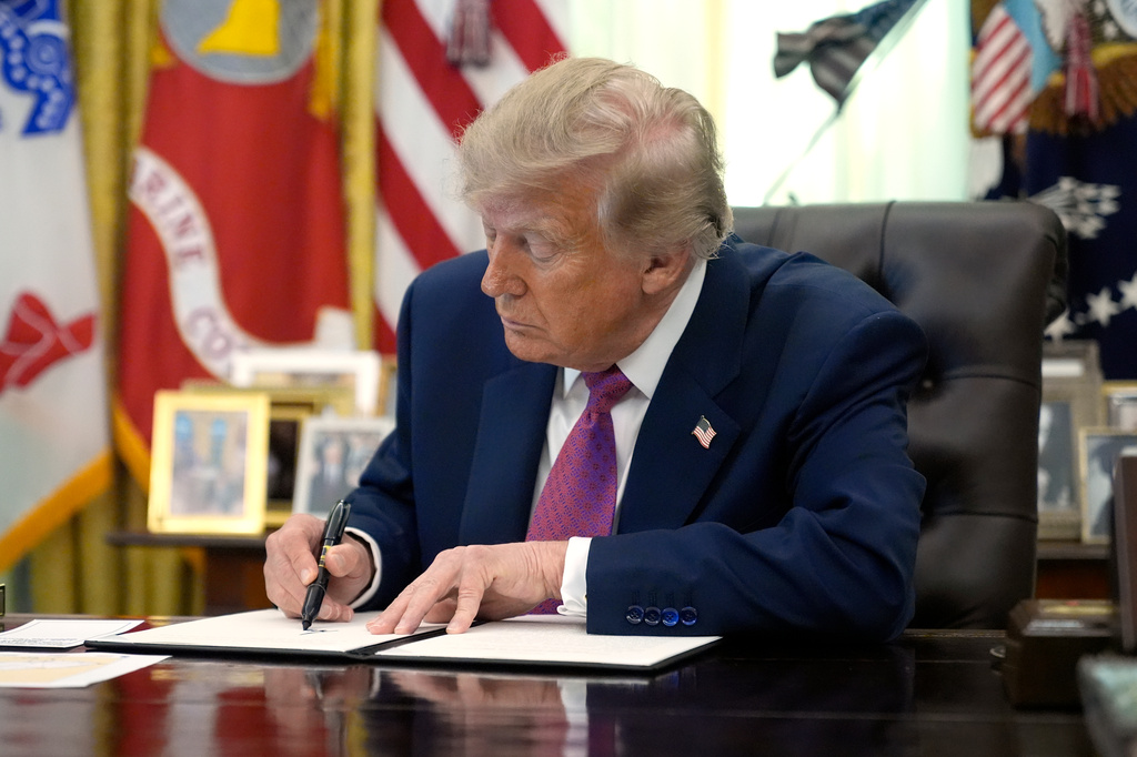 trump signs exec order on lake america